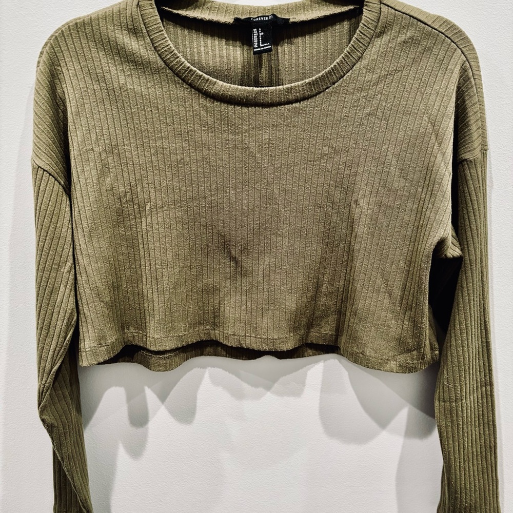 Deep green cropped long sleeve top 🍏From Forever 21❇️